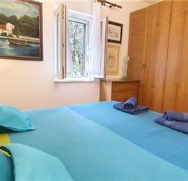 4 bedroom villa with pool in Maslinica, sleeps 8